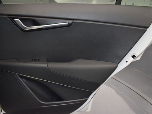 Used 2025 Kia Niro EX image 14