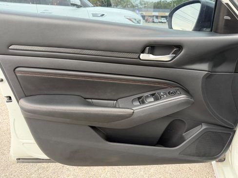 Used 2022 Nissan Altima 2.5 SR FWD image 11