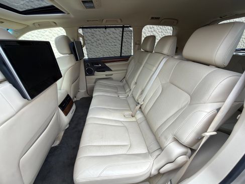 Used 2017 Lexus LX 570 4WD w/ Luxury Package image 25
