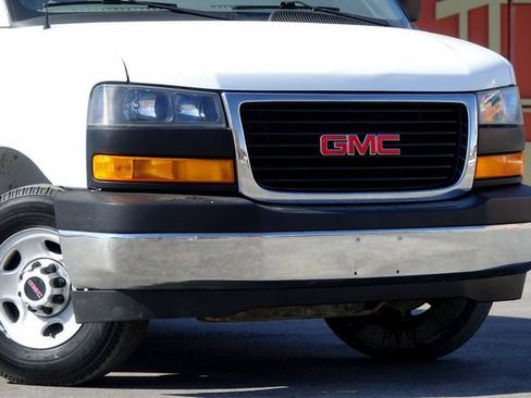 Used 2017 GMC Savana 2500 RWD image 2