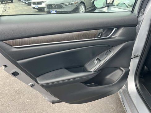 Used 2018 Honda Accord Touring image 22