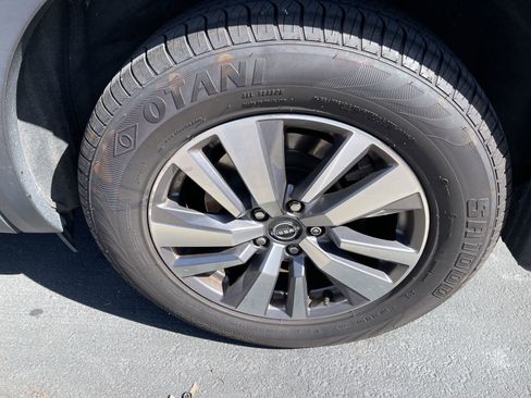 Used 2022 Nissan Pathfinder SL w/ SL Black Package image 3