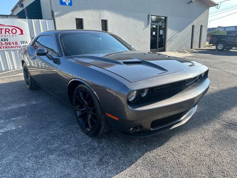 Used 2018 Dodge Challenger SXT w/ Blacktop Package image 7