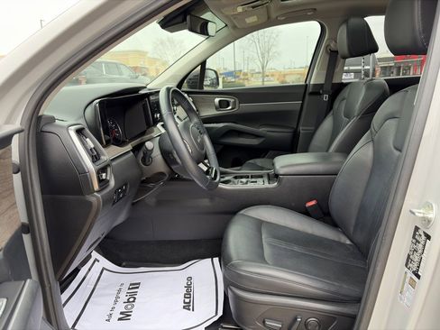 Used 2023 Kia Sorento EX w/ Panoramic Sunroof Package image 17