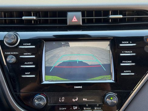 Used 2020 Toyota Camry SE FWD image 23