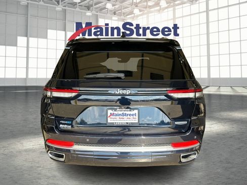 Used 2023 Jeep Grand Cherokee Summit AWD/4WD image 4