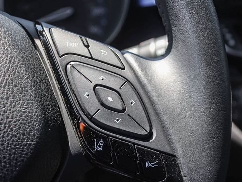 Used 2021 Toyota C-HR XLE FWD image 31