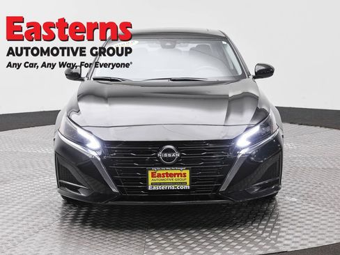 Used 2024 Nissan Altima 2.5 SV w/ SV Premium Package FWD image 2