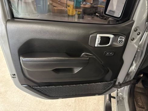 Used 2022 Jeep Wrangler Unlimited Sport AWD/4WD image 31