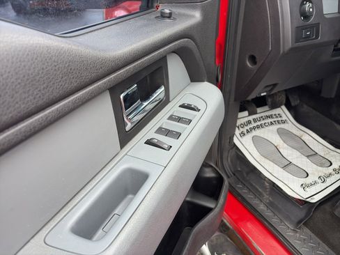 Used 2012 Ford F150 XLT w/ XLT Chrome Pkg image 11
