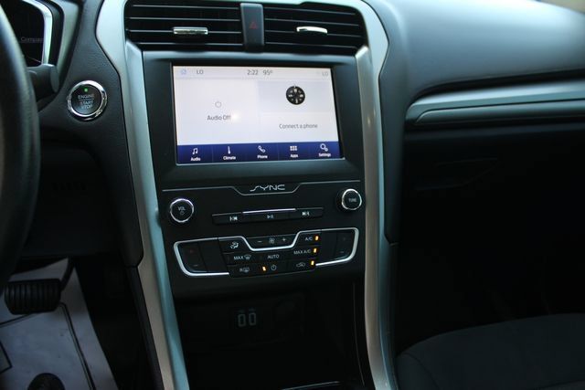 Used 2020 Ford Fusion SE FWD image 13
