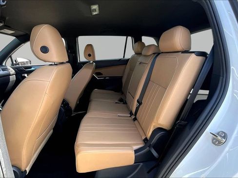 Used 2023 Volkswagen Tiguan SE FWD image 23