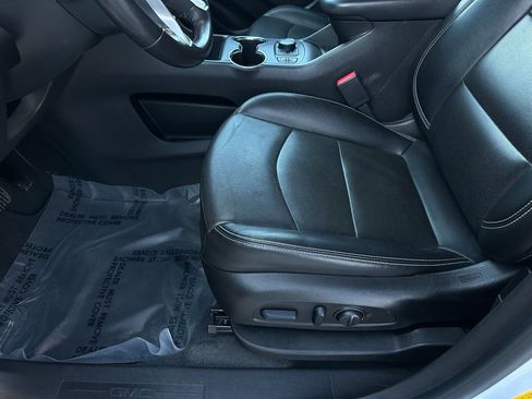 Used 2022 GMC Terrain SLT image 12