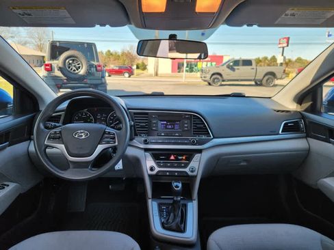 Used 2017 Hyundai Elantra SE image 15