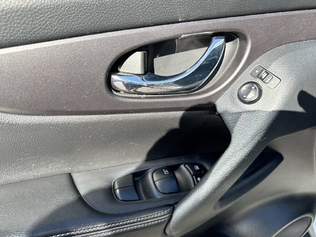 Used 2016 Nissan Rogue S FWD image 20