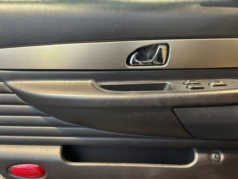 Used 2004 Ford Thunderbird image 21