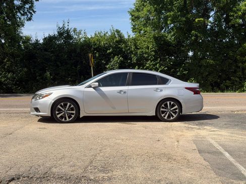Used 2017 Nissan Altima 2.5 SR FWD image 5