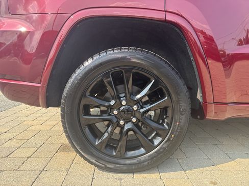 Used 2021 Jeep Grand Cherokee Laredo X AWD/4WD image 31