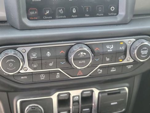 Used 2021 Jeep Wrangler Unlimited Sahara image 27