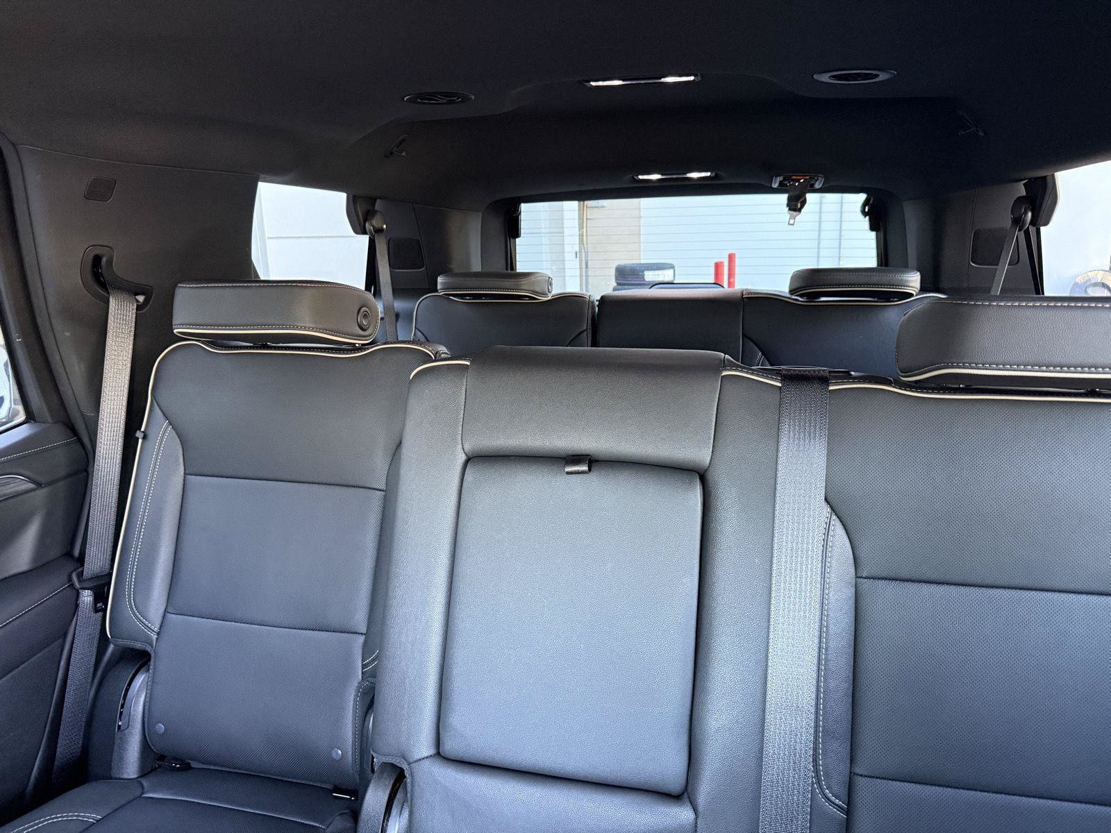Used 2024 GMC Yukon SLT w/ SLT Luxury Package AWD/4WD image 14