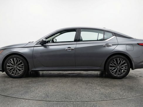 Used 2025 Nissan Altima 2.5 SV image 5