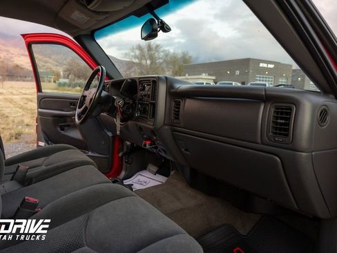Used 2004 Chevrolet Silverado 2500 LS w/ Skid Plate Package image 12