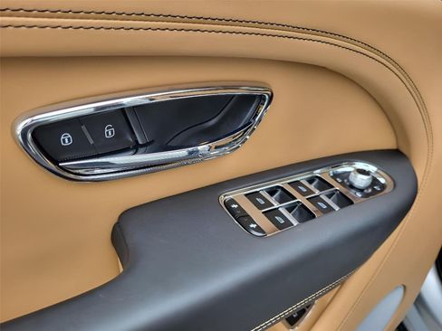 Used 2023 Bentley Bentayga Extended Wheelbase AWD/4WD image 12