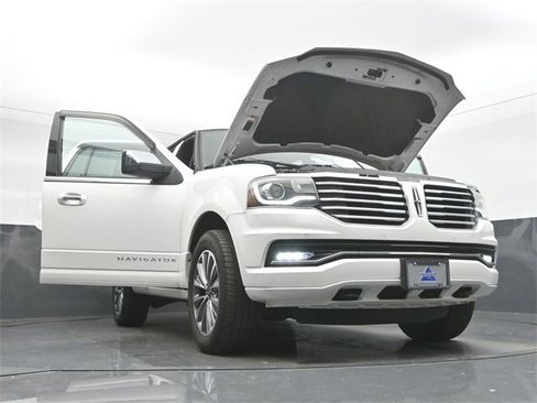 Used 2015 Lincoln Navigator Base image 47