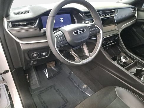 Certified 2024 Jeep Grand Cherokee Altitude AWD/4WD image 17