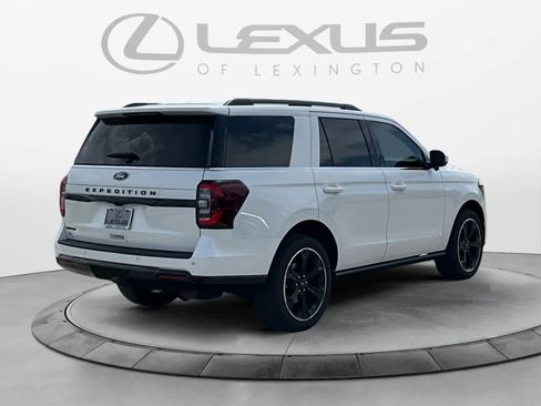 Used 2023 Ford Expedition Limited AWD/4WD image 5