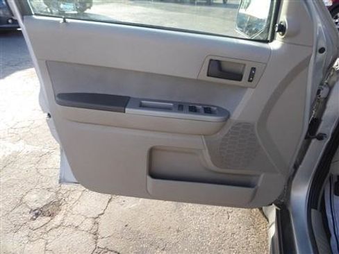 Used 2011 Ford Escape XLT image 9