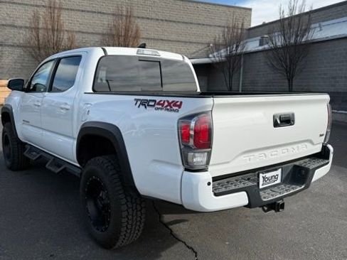 Used 2021 Toyota Tacoma TRD Off-Road w/ Technology Package image 8
