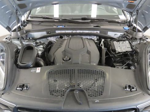 Certified 2026 Porsche Macan AWD/4WD image 50