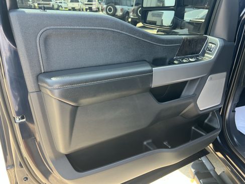 Used 2024 Ford F250 Lariat w/ Black Appearance Package AWD/4WD image 17