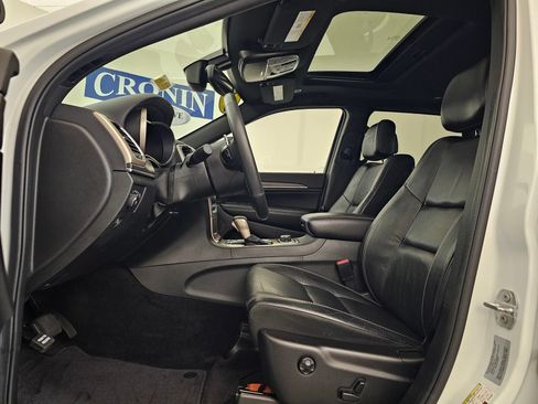 Used 2017 Jeep Grand Cherokee Limited AWD/4WD image 6