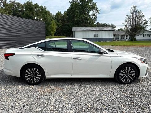 Used 2025 Nissan Altima 2.5 SV FWD image 4