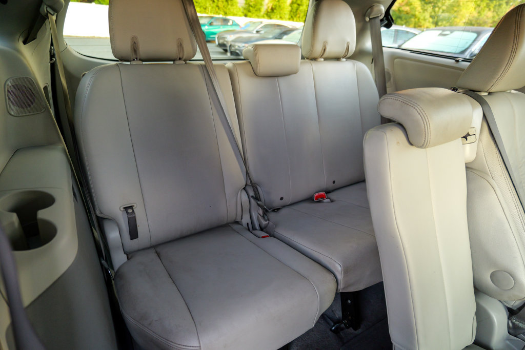 Used 2011 Toyota Sienna XLE w/ Premium Pkg FWD image 28
