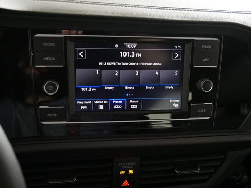 Used 2022 Volkswagen Jetta Sport image 22