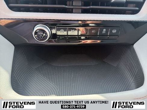 Used 2025 Ford Explorer Active w/ Active Comfort Package RWD image 28
