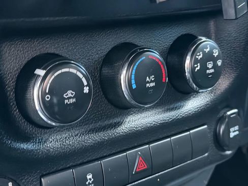 Used 2012 Jeep Wrangler Unlimited Sport image 28