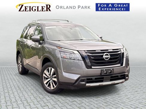 Used 2023 Nissan Pathfinder SL w/ Black Appearance Package AWD/4WD image 1