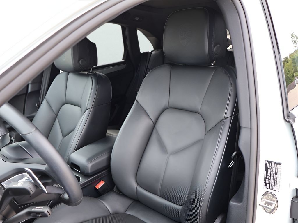 Used 2026 Porsche Macan AWD/4WD image 5