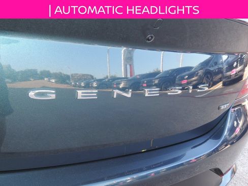 Used 2022 Genesis G70 3.3T RWD image 12