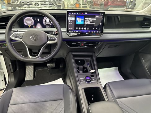 New 2025 Volkswagen Tiguan SE image 31