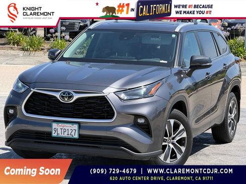 Used 2024 Toyota Highlander XLE AWD/4WD image 1
