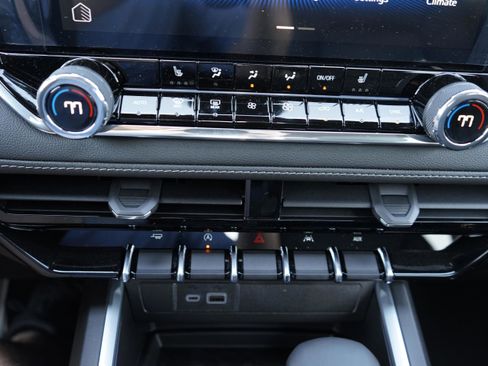 New 2025 Chevrolet Colorado LT w/ LT Convenience Package image 16