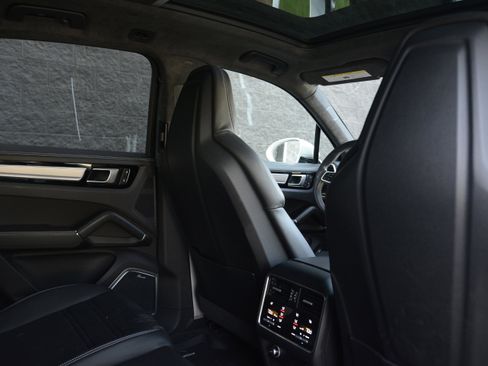Certified 2022 Porsche Cayenne GTS image 32