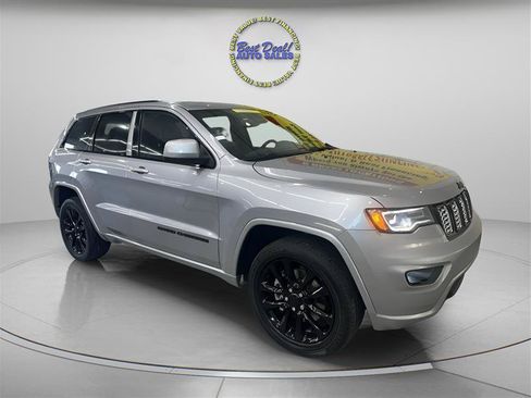 Used 2021 Jeep Grand Cherokee Laredo X AWD/4WD image 8