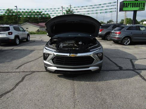 Used 2025 Chevrolet TrailBlazer LT FWD image 24