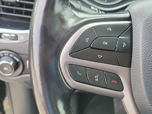 Used 2020 Jeep Cherokee Limited AWD/4WD image 12